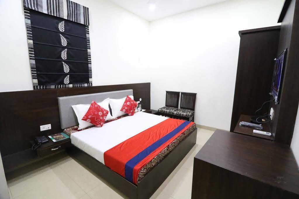 Hotel NG Paradise Jagādhri Exterior foto